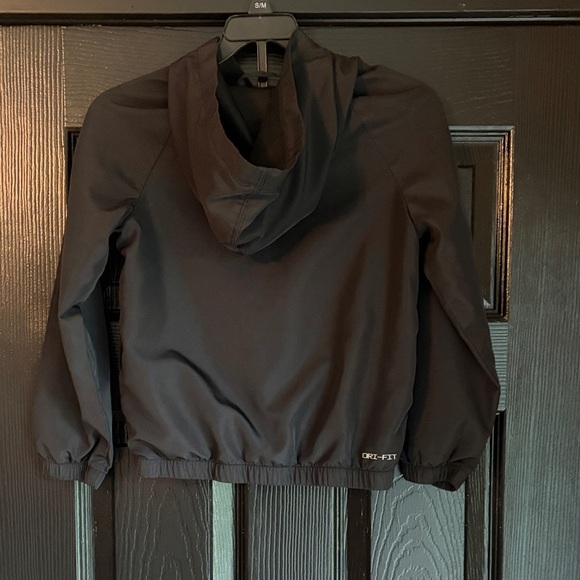 Nike Kids Black Lightweight Jacket - Picture 2 of 9